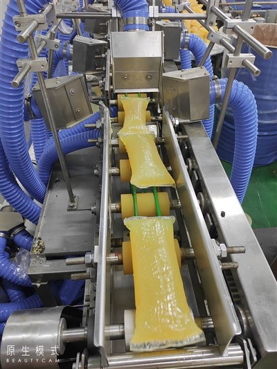 Co-extrusion Hot Melt רגיש ללחץ מכונת אריזה אוטומטית